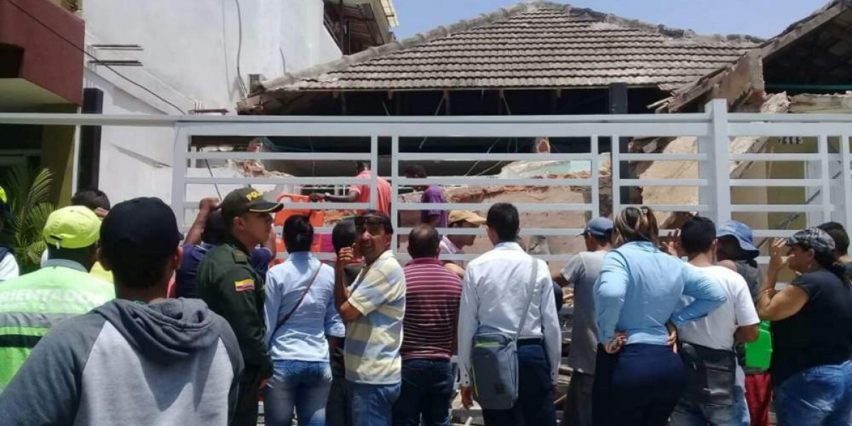 El techo de un inmueble cedió y le cayó encima a uno de los trabajadores que se encontraba en el lugar.