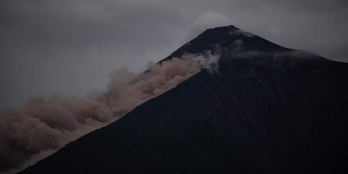  Así se ve la nube ardiente del volcán. 