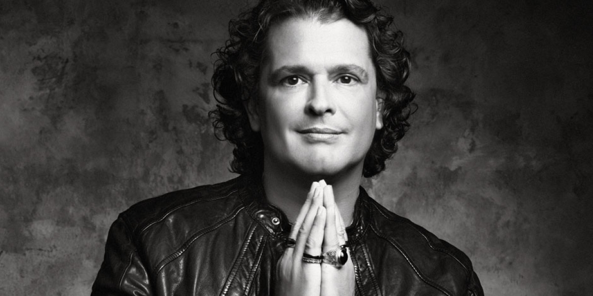 Revista Don Juan Carlos Vives, cantante samario.