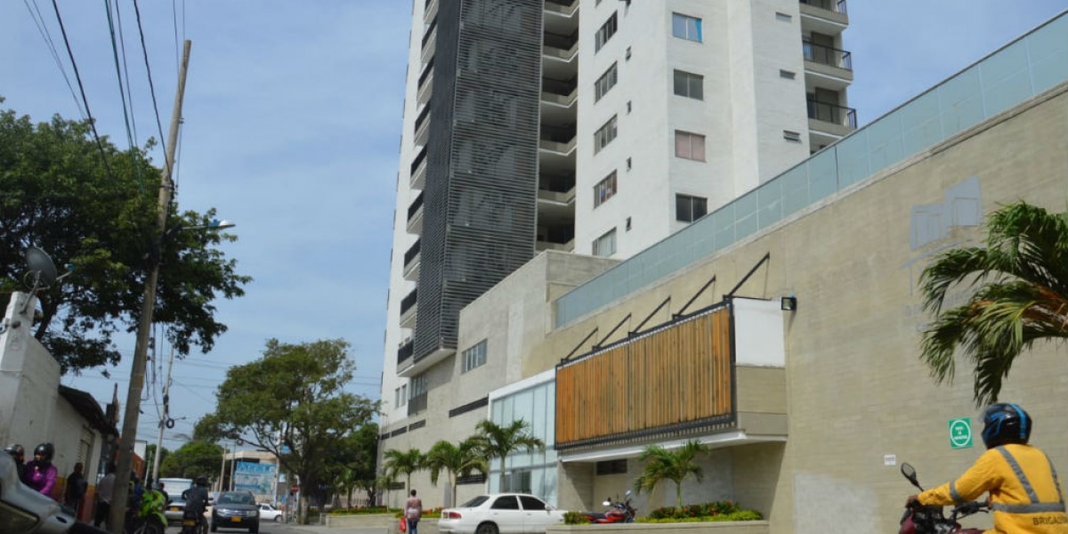 Edificio Twins, del cual cayó la mujer.