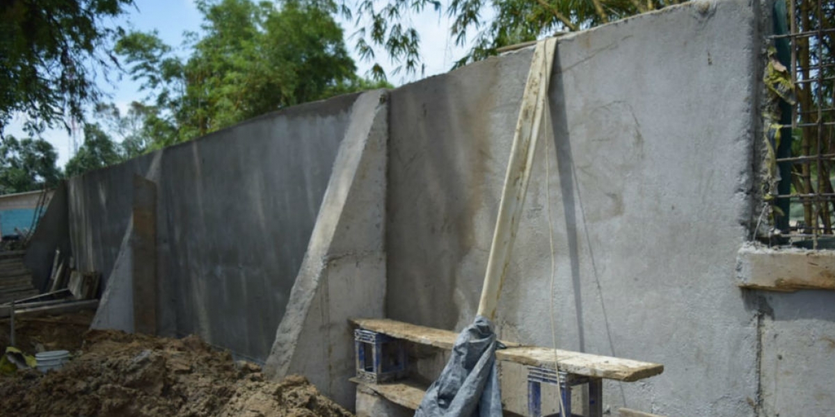 Oficina de Comunicaciones Alcaldía de Aracataca. Dicho muro,en su totalidad, fue construido en varios frentes.