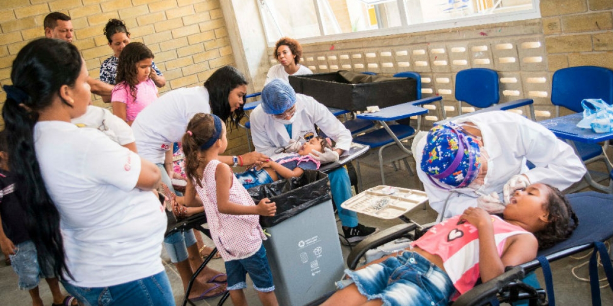 Los beneficiarios de esta jornada recibieron capacitaciones acerca de educación en salud oral.