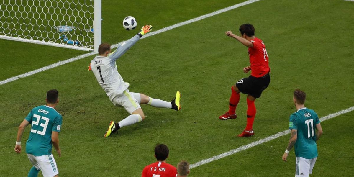 EFE Acción del primer tanto de Corea del Sur.