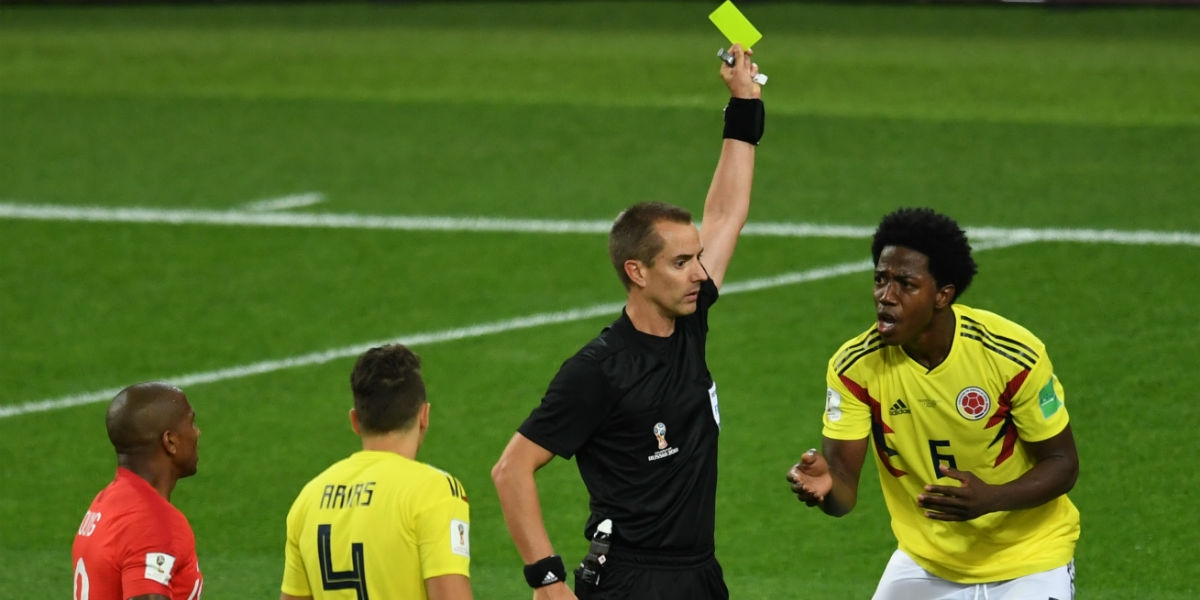 Mark Geiger durante el partido de la Selección.