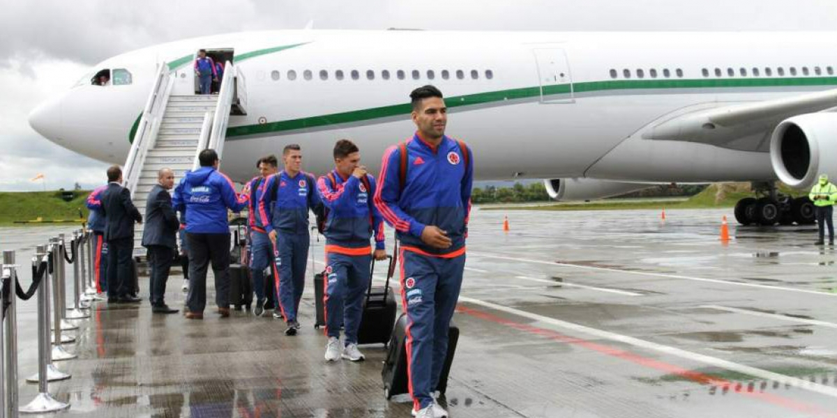 Los jugadores de la Selección Colombia en su llegada a la capital del país.