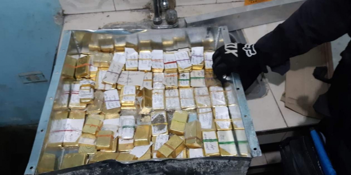 Armada Nacional Lingotes de oro encontrados en Cali.