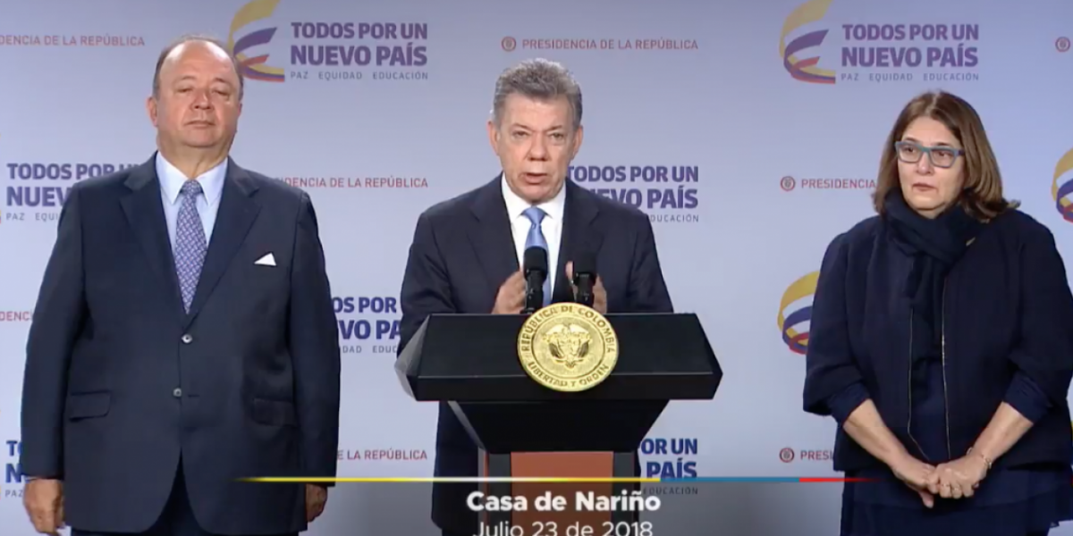 Santos, junto a los ministros de Defensa y Cultura.