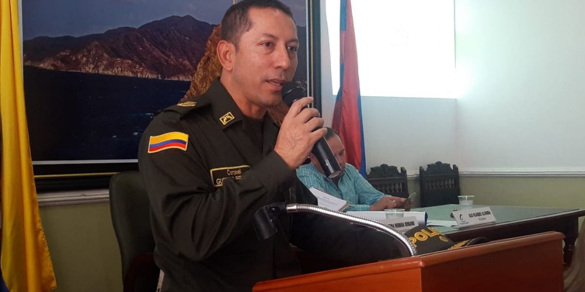 Coronel Gustavo Berdugo, comandante de la Policía Metropolitana durante su comparecencia en la Asamblea.