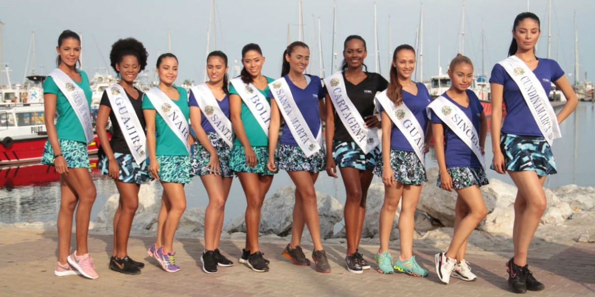 Las candidatas durante el entrenamiento deportivo.