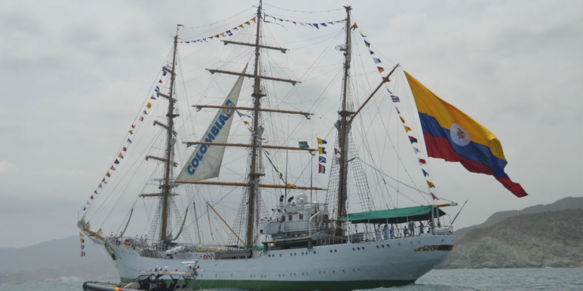 Buque Gloria, insignia de la Armada Colombiana, en su llegada a Santa Marta.