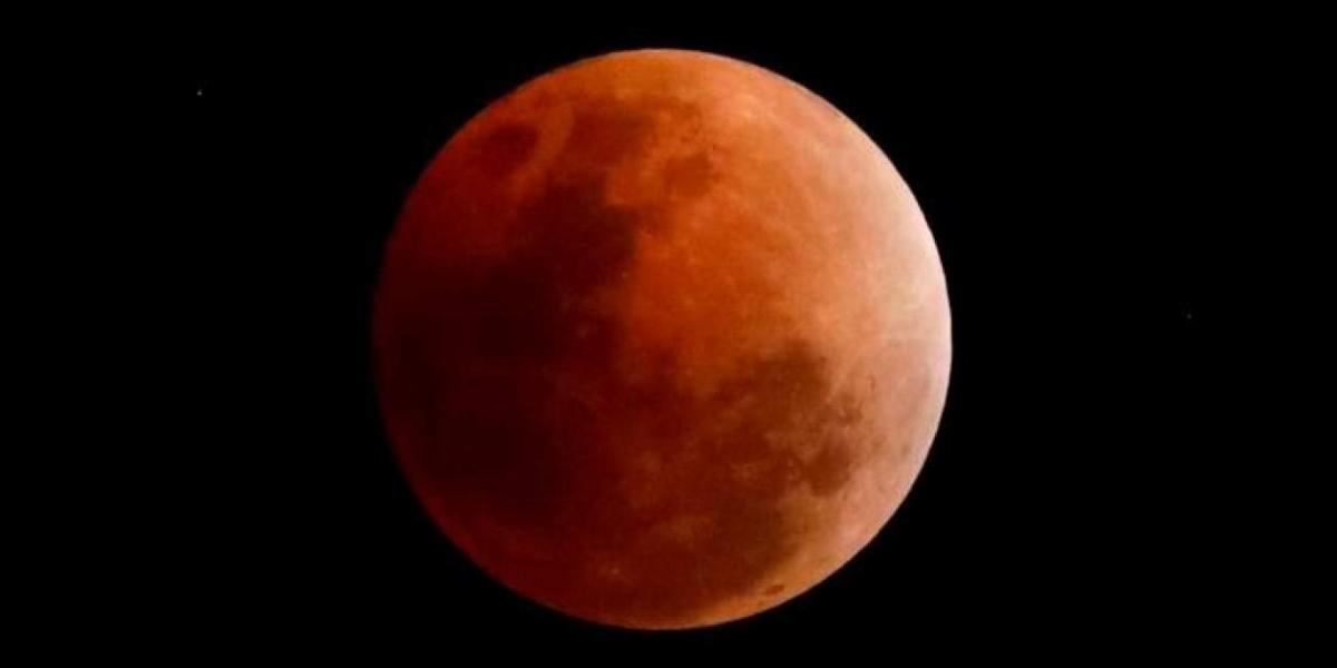 EFE. Hoy la luna se tornará rojiza.