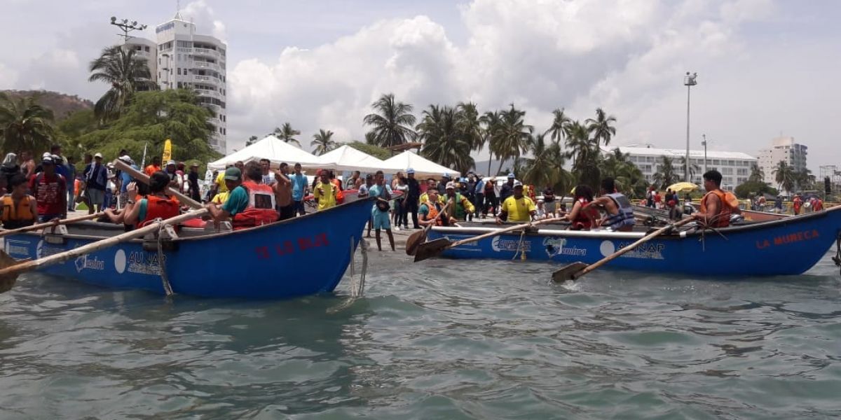 Prensa Alcaldía de Santa Marta. En la jornada realizaron canotaje y canoas artesanales.