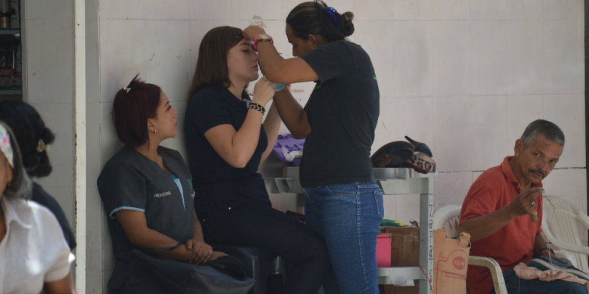 La sacada de cejas es lo más común en plena Quinta. 