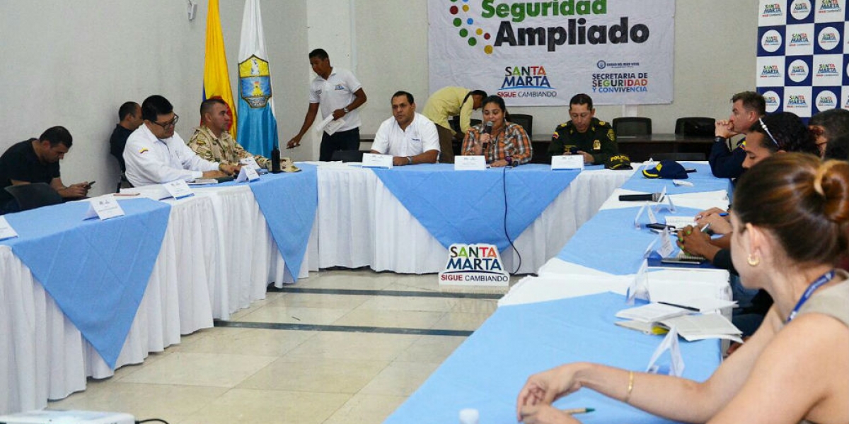 En el salón blanco de la Alcaldía de Santa Marta, se reunió la Comisión Distrital de Seguimiento Electoral.