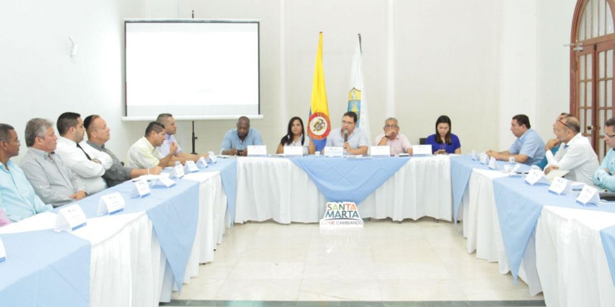 Los líderes sociales religiosos de Santa Marta se tomaron un tinto con el Alcalde. 