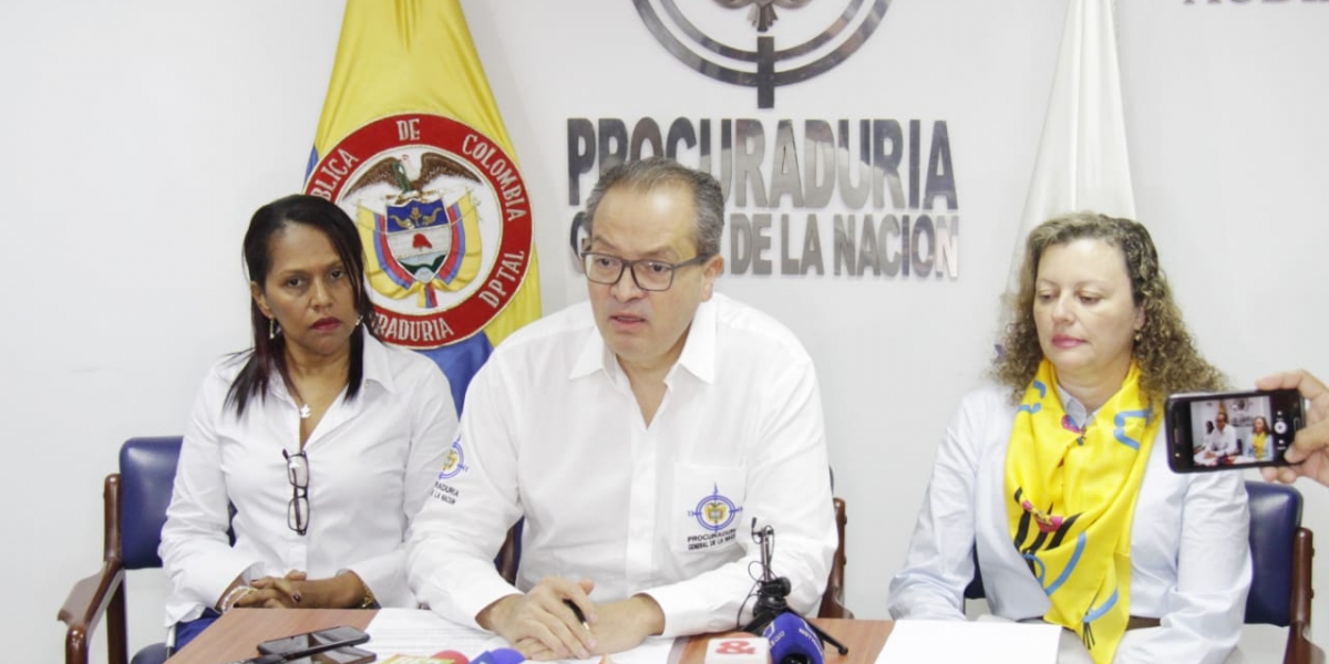 Fernando Carillo Flórez, procurador general, durante su visita a Santa Marta.