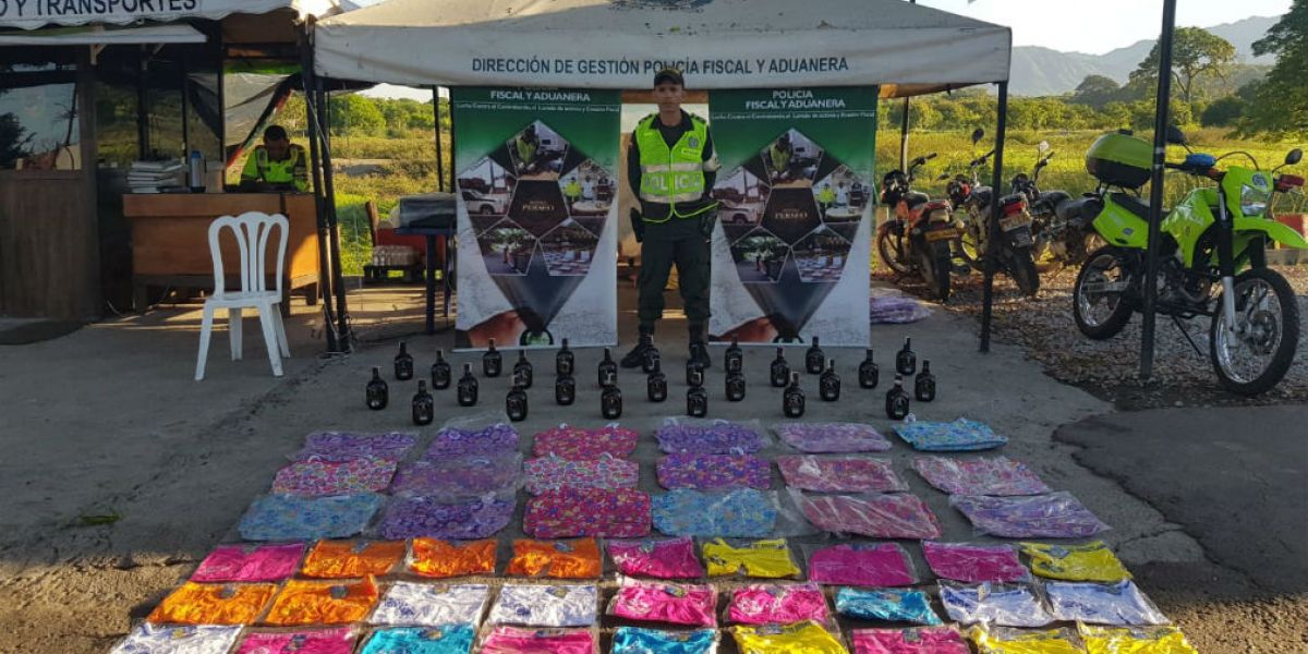 Policía Metropolitana de Santa Marta Parte de la mercancía incautada por la Policía.