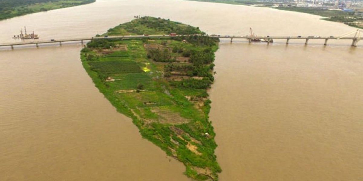 En esta isla (Pensilvania), en medio del río Magdalena, fue contratada la reparación de un colegio inexistente.