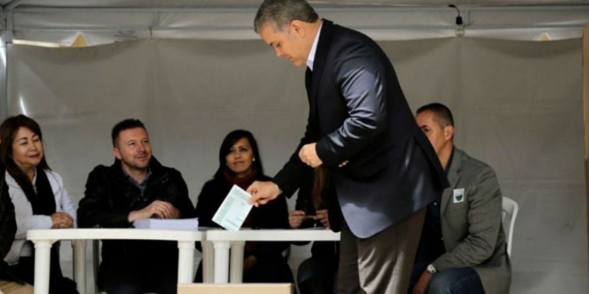 Prensa Presidencia. Iván Duque votando en la consulta anticorrupción.