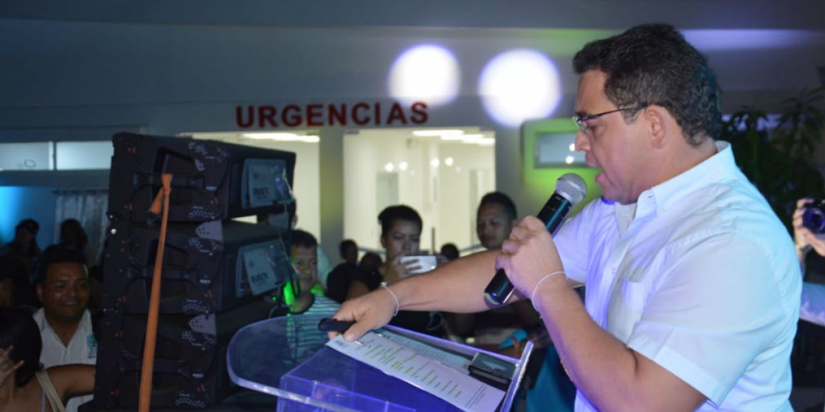 Alcalde Martínez, durante entrega del puesto de salud de Taganga.