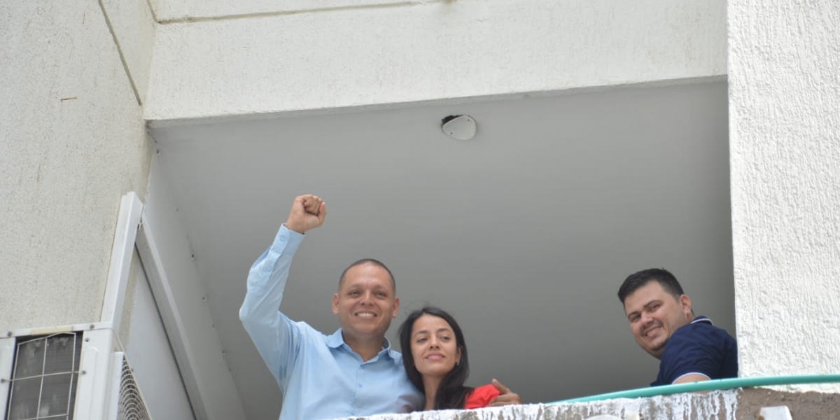 Edgardo Pérez Díaz, alcalde de Ciénaga, antes de ingresar a la audiencia en el edificio Galaxia.