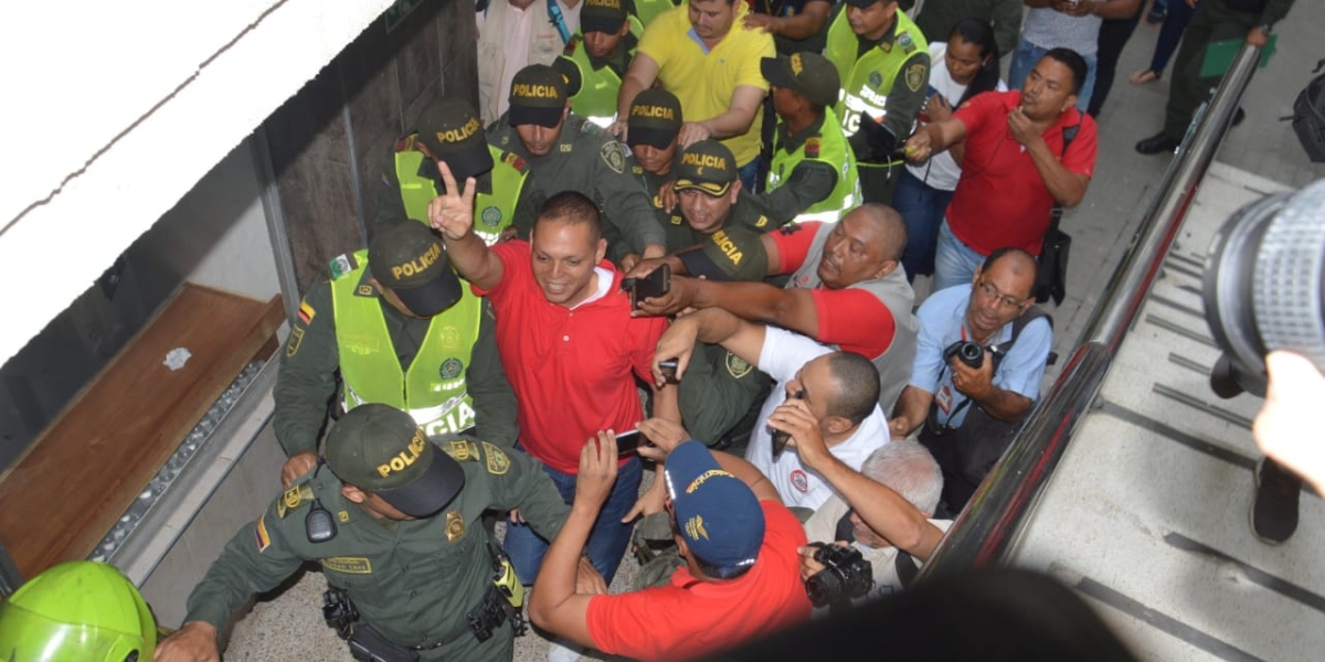 Edgardo Pérez Díaz, alcalde de Ciénaga, cuando salía de la sede judicial del Edificio Galaxia.