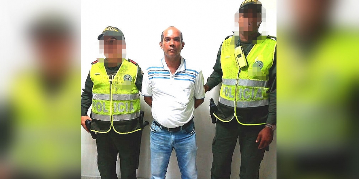 Policía Metropolitana de Santa Marta Elkin Alberto Witt Rodríguez, detenido por violencia intrafamiliar.