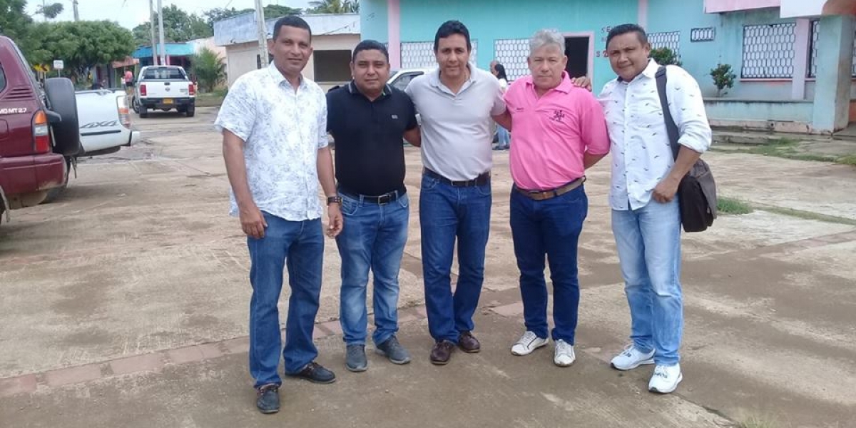 El director seccional del Sena en el Magdalena, Víctor Hugo Armenta, durante su visita al municipio de Plato.