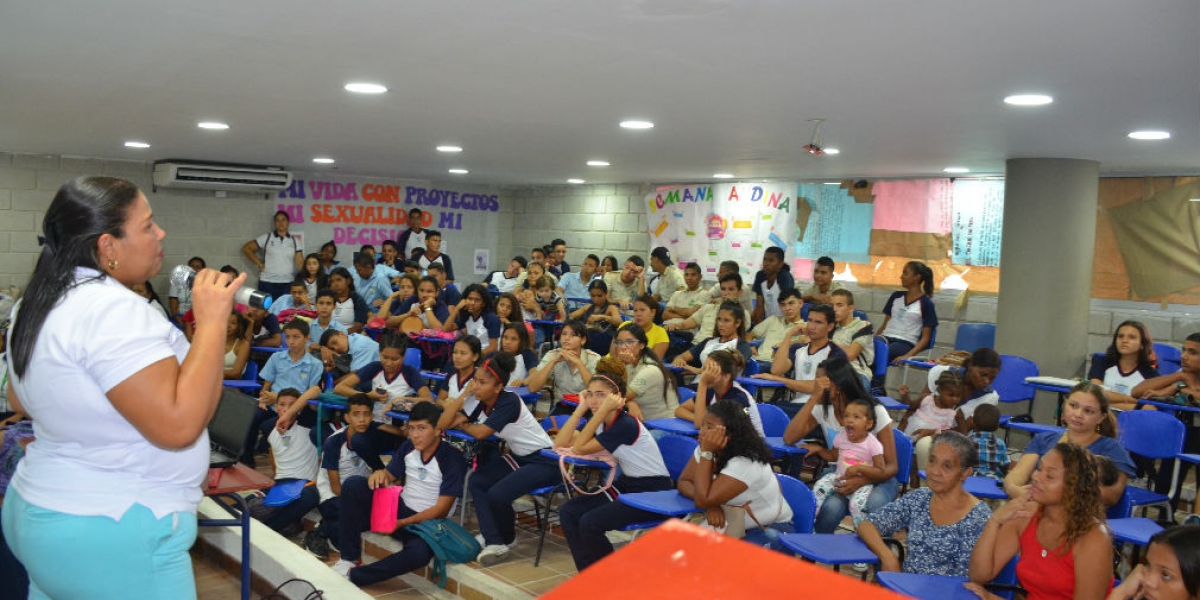 Jornada de prevención del embarazo adolescente en el Distrito.