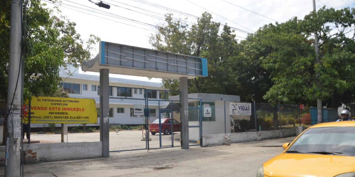 Oscar Mejía / Seguimiento.co Exteriores del edificio donde funcionaba la clínica Cardiovascular de Santa Marta.