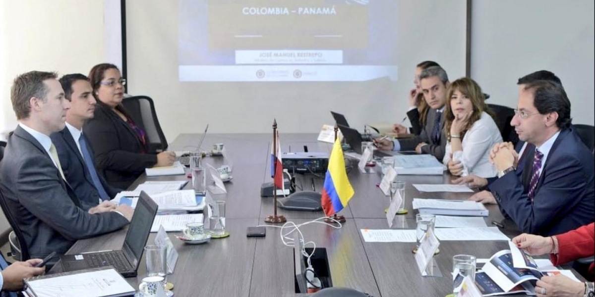 Reunión entre ministros de comercio de Colombia y Panamá.