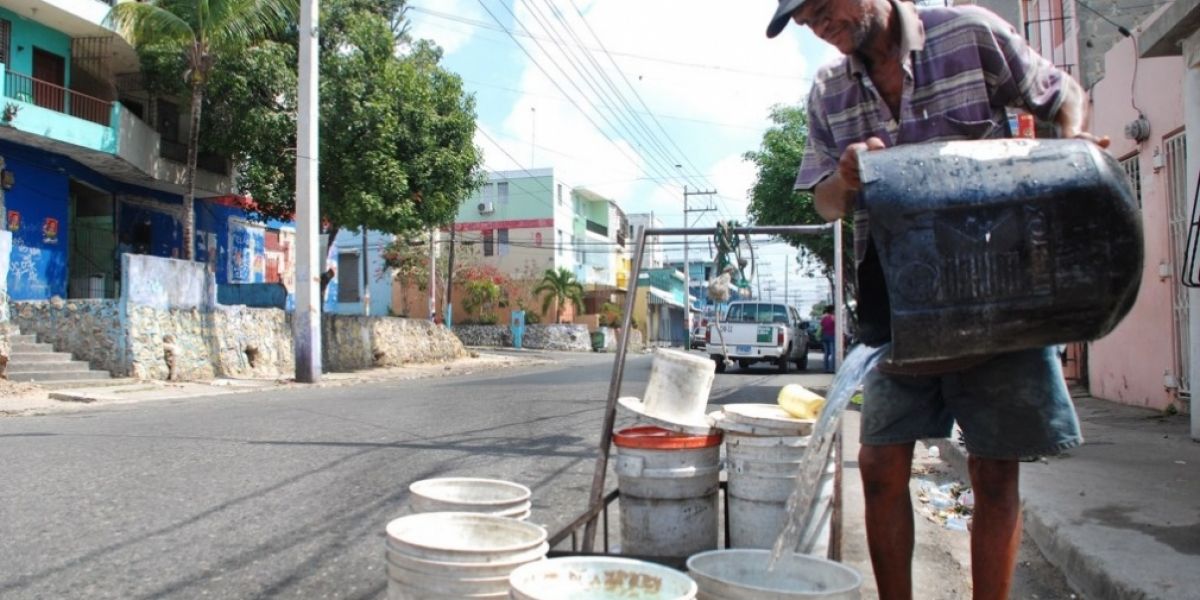 LA APP BUSCA SOLUCIONAR LA PROBLEMÁTICA DE AGUA POTABLE QUE VIVE SANTA MARTA. / ARCHIVO