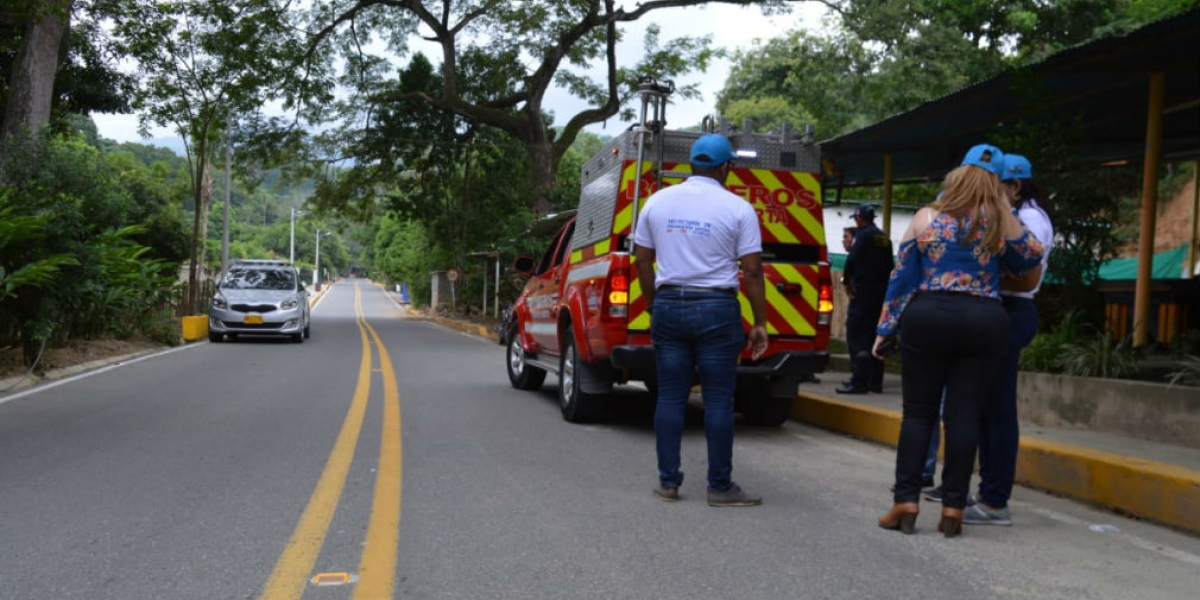 Organismos de socorro colaboran en la búsqueda del niño.