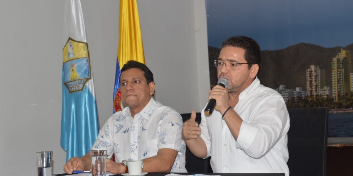 El alcalde Rafael Martínez y el secretario de Hacienda Distrital, Jorge Agudelo Apreza.