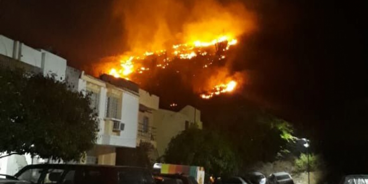 Los bomberos controlaron y liquidaron el incendio en el cerro de El Rodadero.