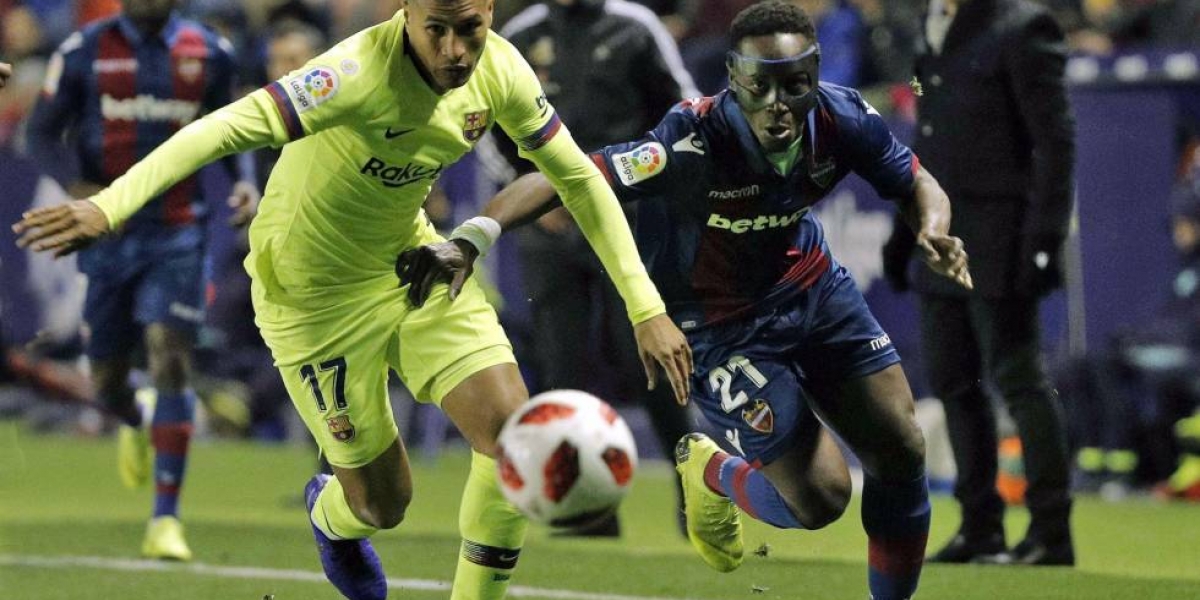 El País El defensor colombiano jugó sus primeros 90 minutos con el Barsa.