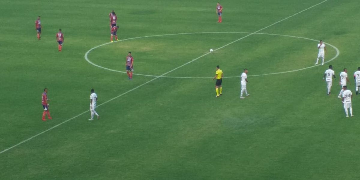 El partido se disputó en el estadio Sierra Nevada. 