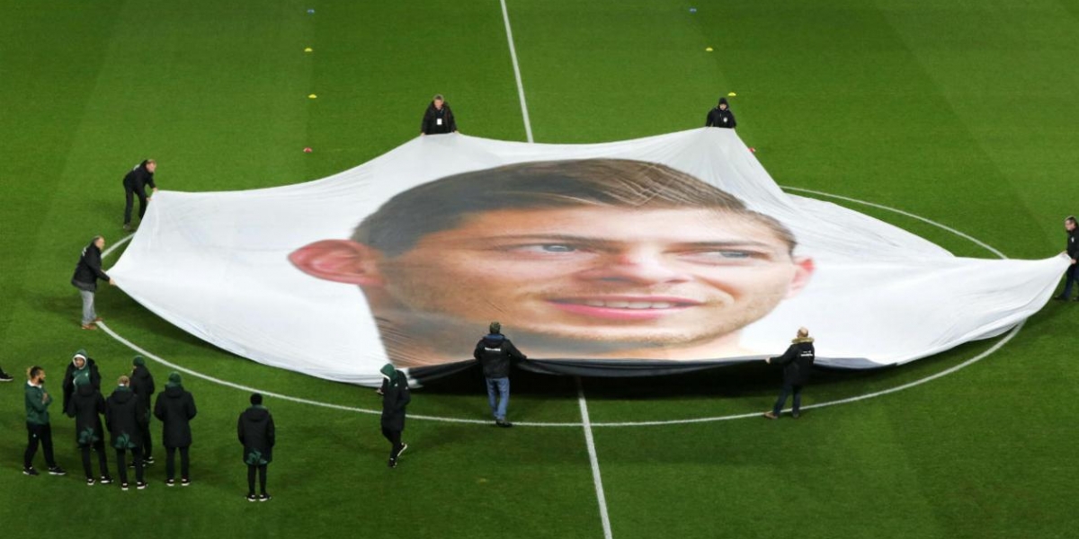 Pancarta con el rostro de Emiliano Sala