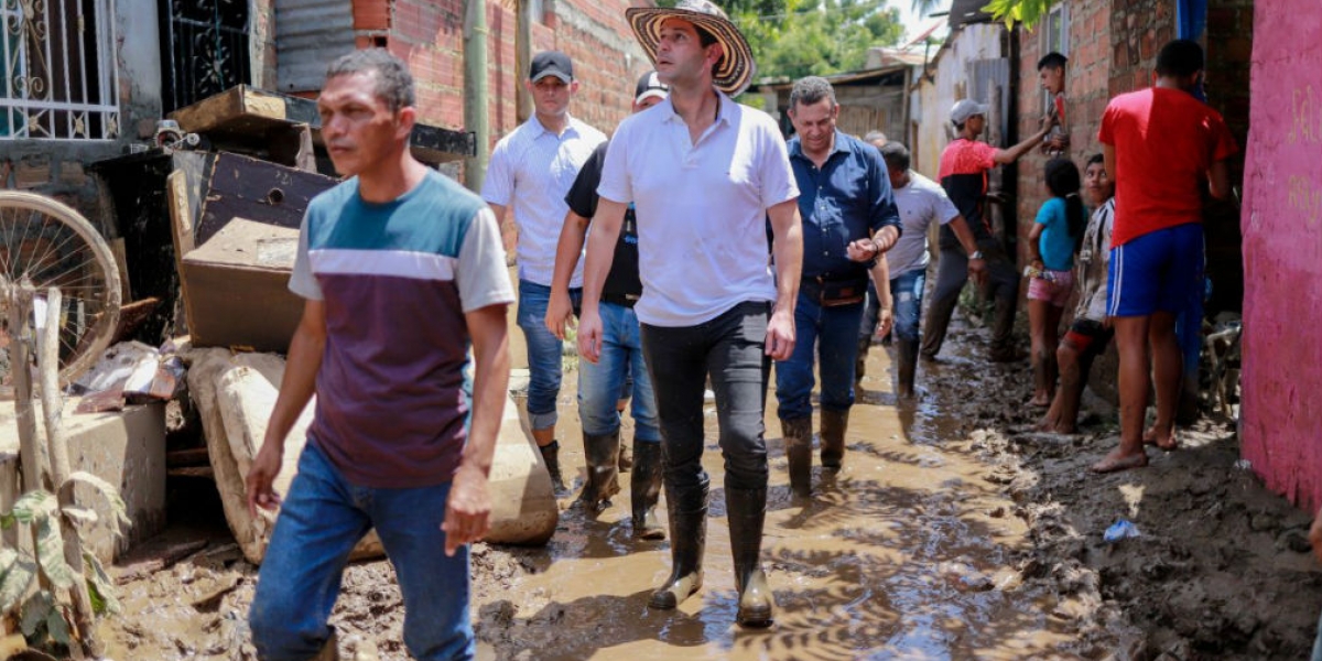 El Mello reunido con simpatizantes de su campaña.