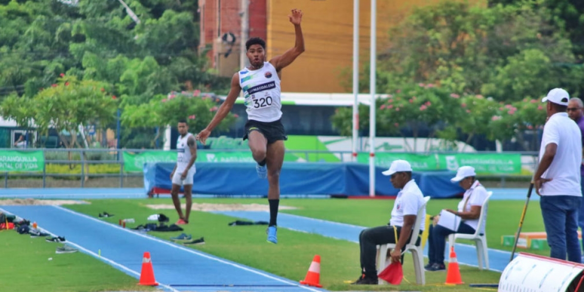 El cienaguero Arnovis Dalmero conquistó la medalla de oro en la modalidad de salto largo.