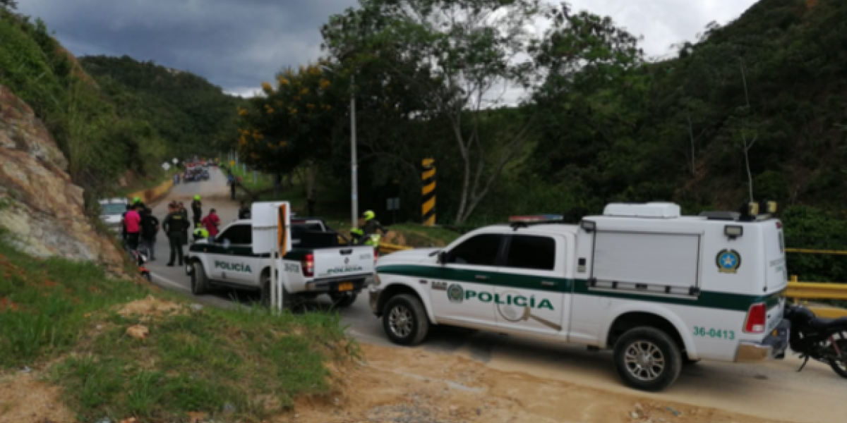 Blu Radio Atacan con explosivos caravana del comandante de la Segunda División del Ejército