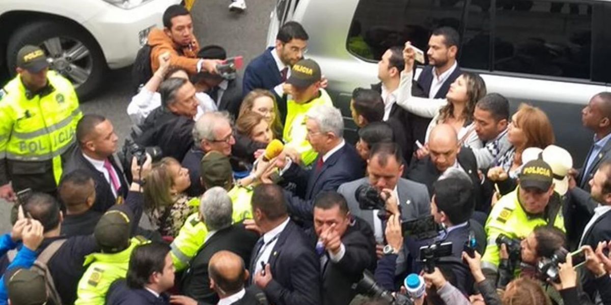 El Espectador Llegada de Álvaro Uribe.