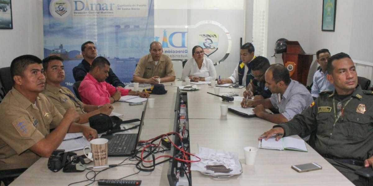 Entidades reunidas preparándose para el taller.