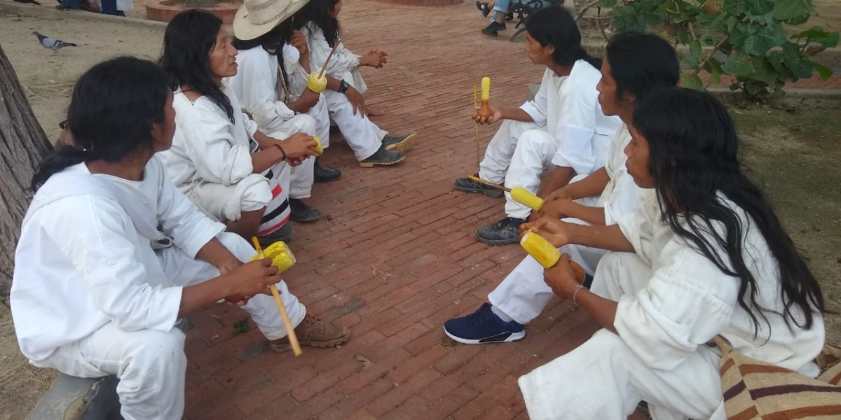 Indígenas kogui en el Parque de Bolívar