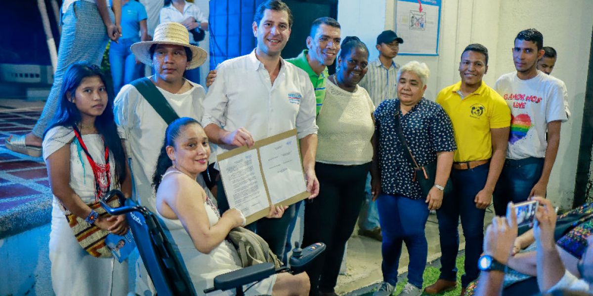 El Mello reunido con simpatizantes de su campaña.