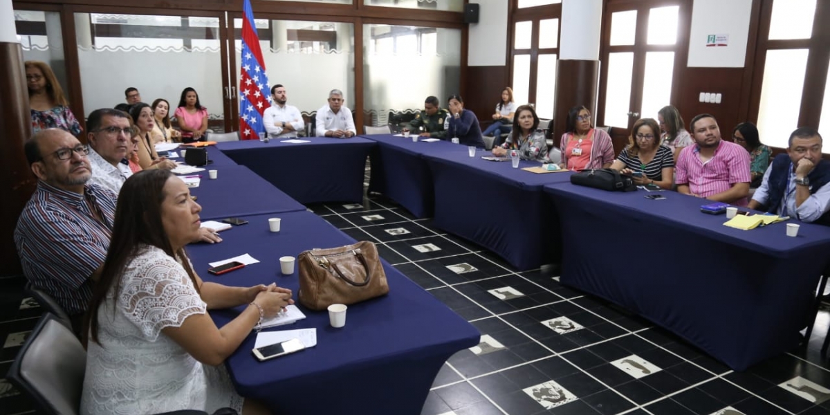 En la mesa de participación, que tuvo como sede el Salón Bolívar del Palacio Tayrona, se articularon diferentes entidades para disertar sobre la atención de los adolescentes que entran en conflicto con la ley penal.