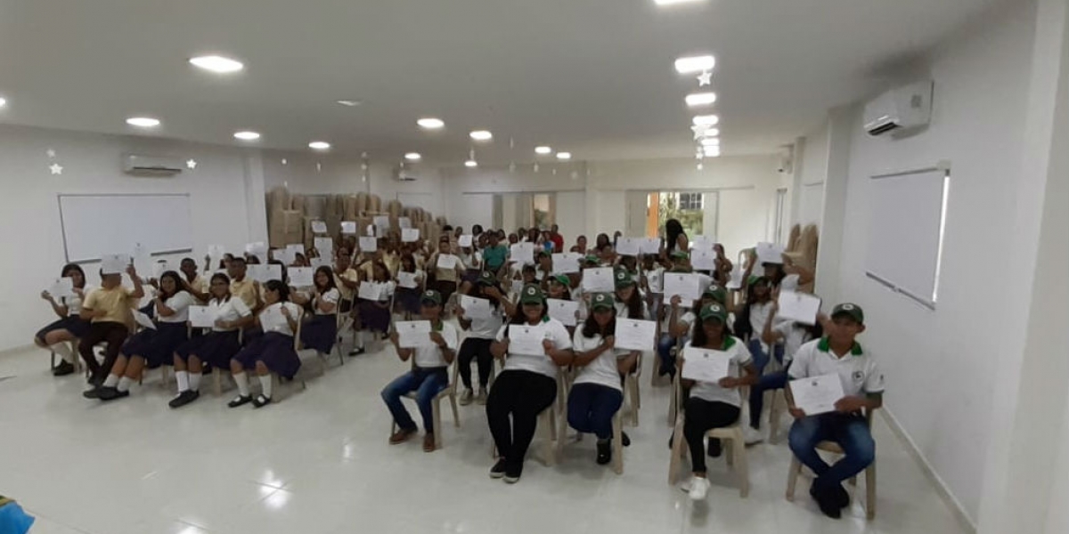 Grado de jóvenes guardianes del turismo en Aracataca.