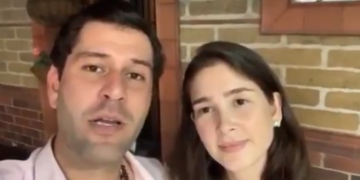 Selfie video del Mello junto a su esposa, Carina Cruz.