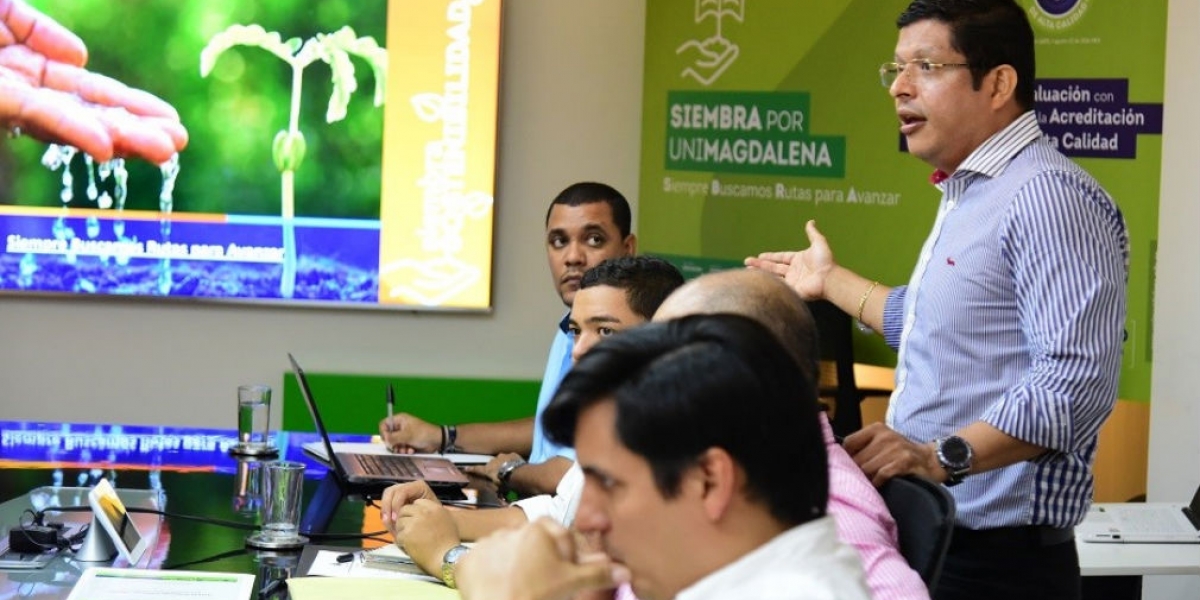 Unimagdalena En el contexto del reglamento se da formalidad a la creación de un cuerpo colegiado consultivo.