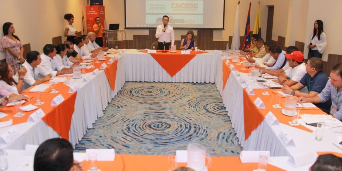 Cortesía En el primer acercamiento con los mandatarios de los municipios, Caicedo los invitó a trabajar en equipo.